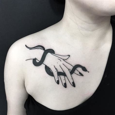 los mejores tatuajes en el pecho para mujeres|Imagenes de TATTOOS ¡Tatuajes para mujeres en el。